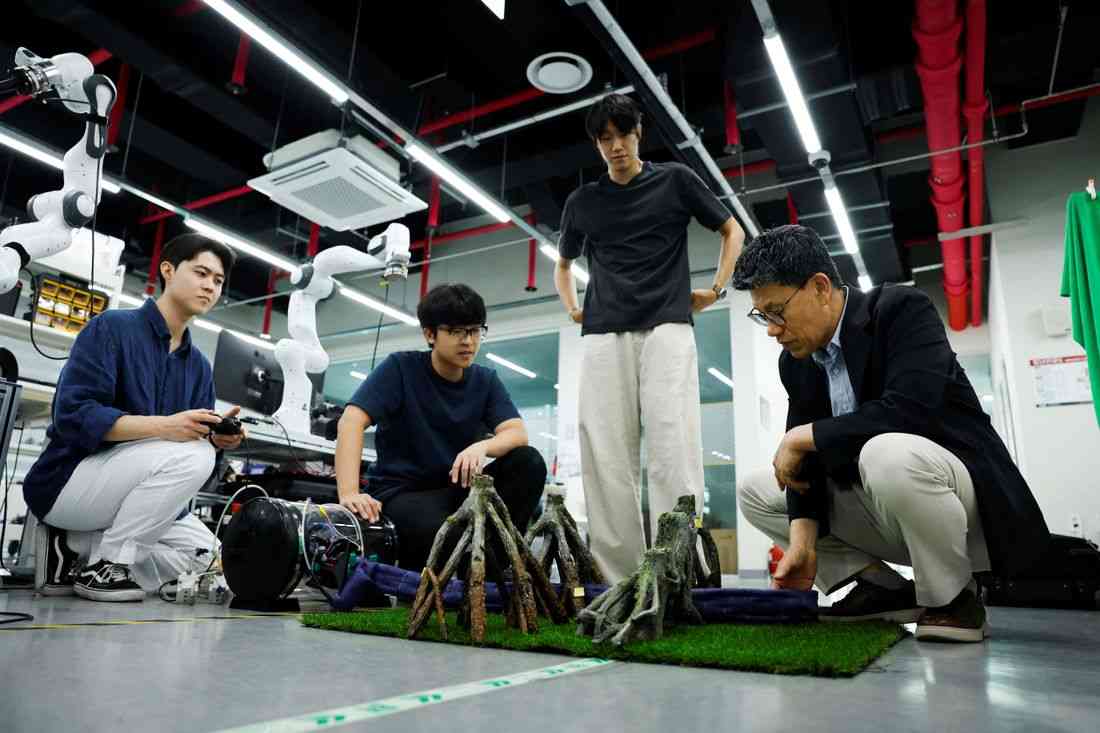 South Korea-US team unveils robotic technology that dresses the wearer