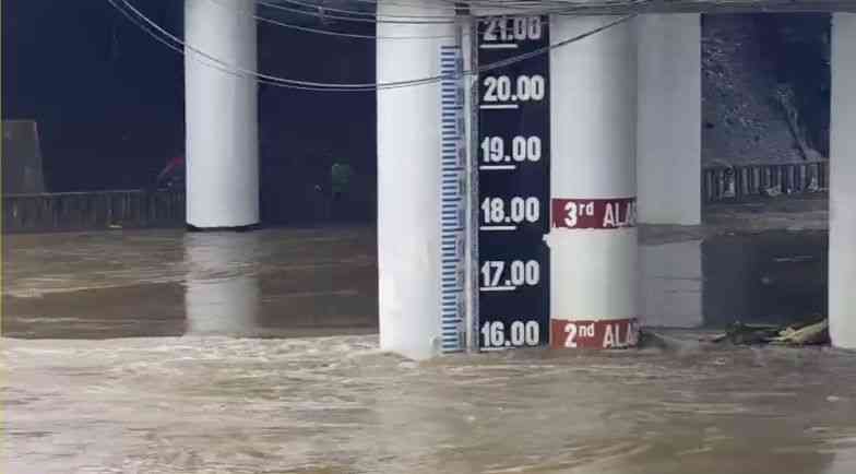 Marikina River remains under 2nd alarm as water level drops to 16 meters