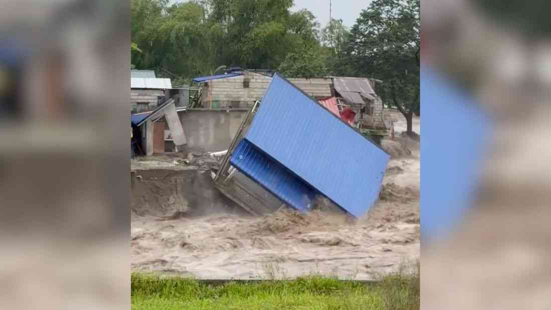4 houses collapse along Pampanga dike amid rushing floodwaters