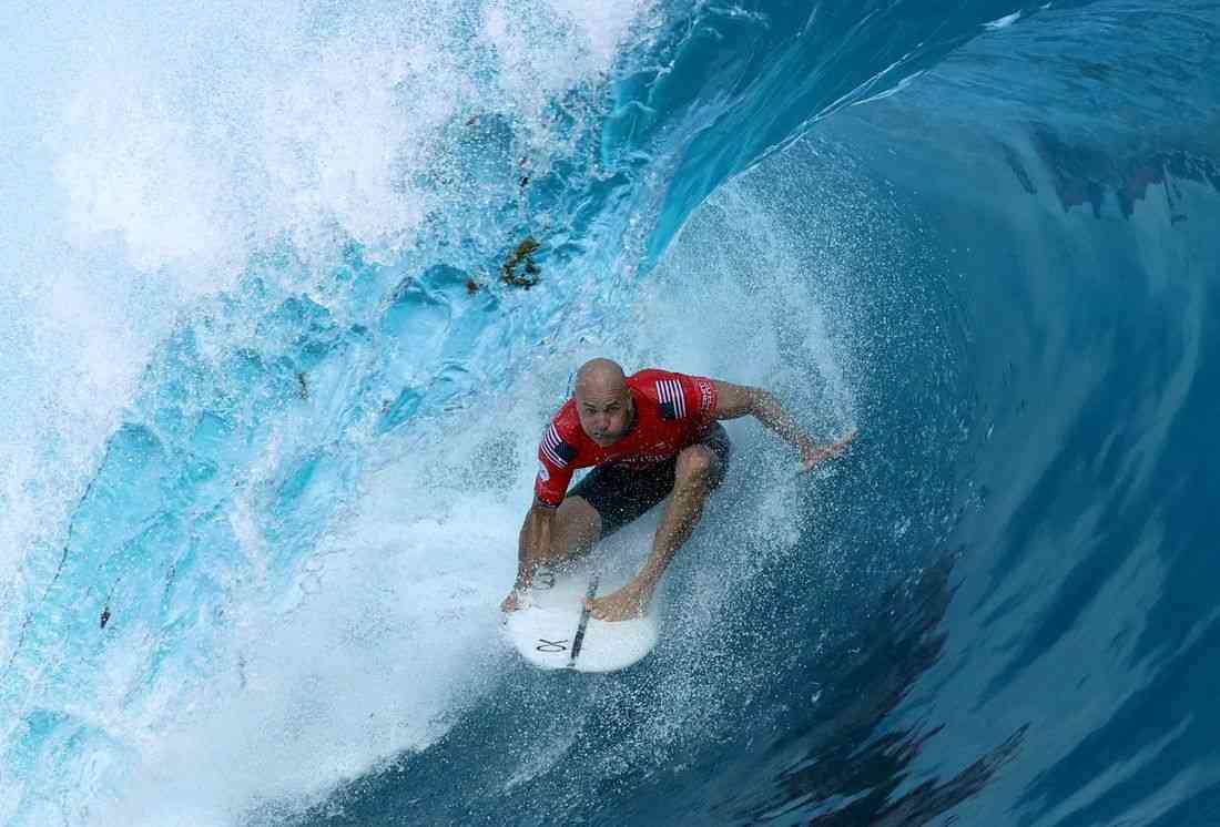 Surfing - Wildcard Kelly Slater stars as Tahiti Pro kicks off in unruly surf
