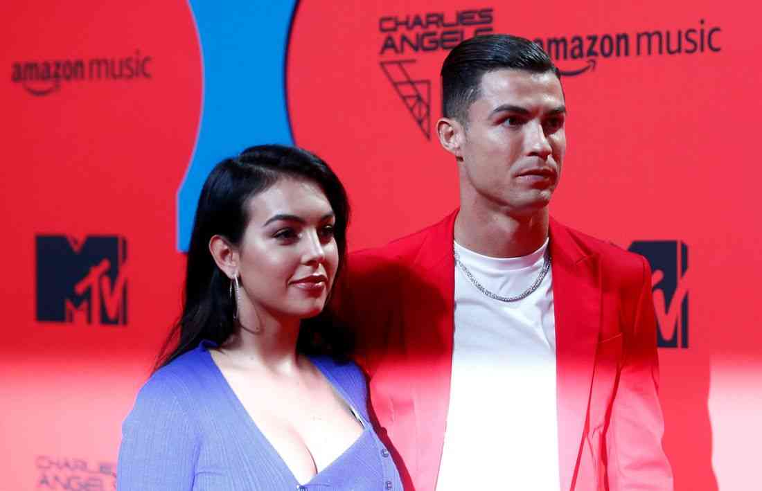 Soccer-Ronaldo weds longtime partner Rodriguez in Portugal