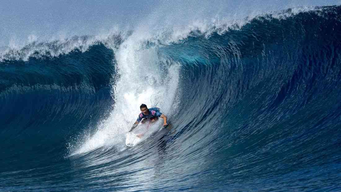 Surfing-Hawaii's Moniz, Canada's Brooks win tube shoot-out in Tahiti