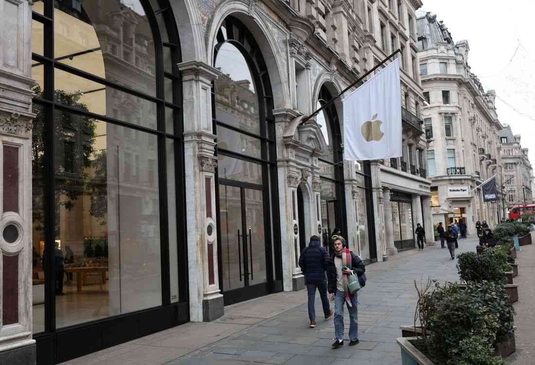 Apple, Amazon face revived UK consumer lawsuit over product sales