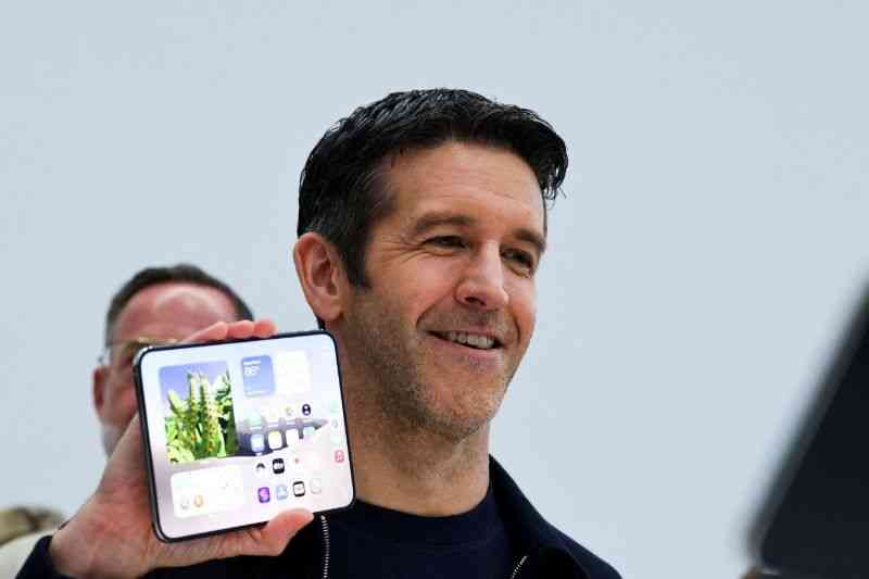 Analysis-Apple’s foldable iPhone poses a $1,999 question: Who is it for?