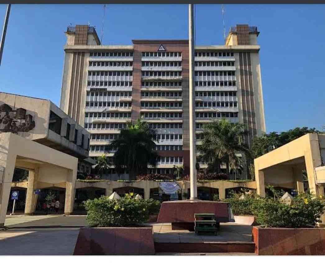 Quezon City Hall cleared after bomb threat