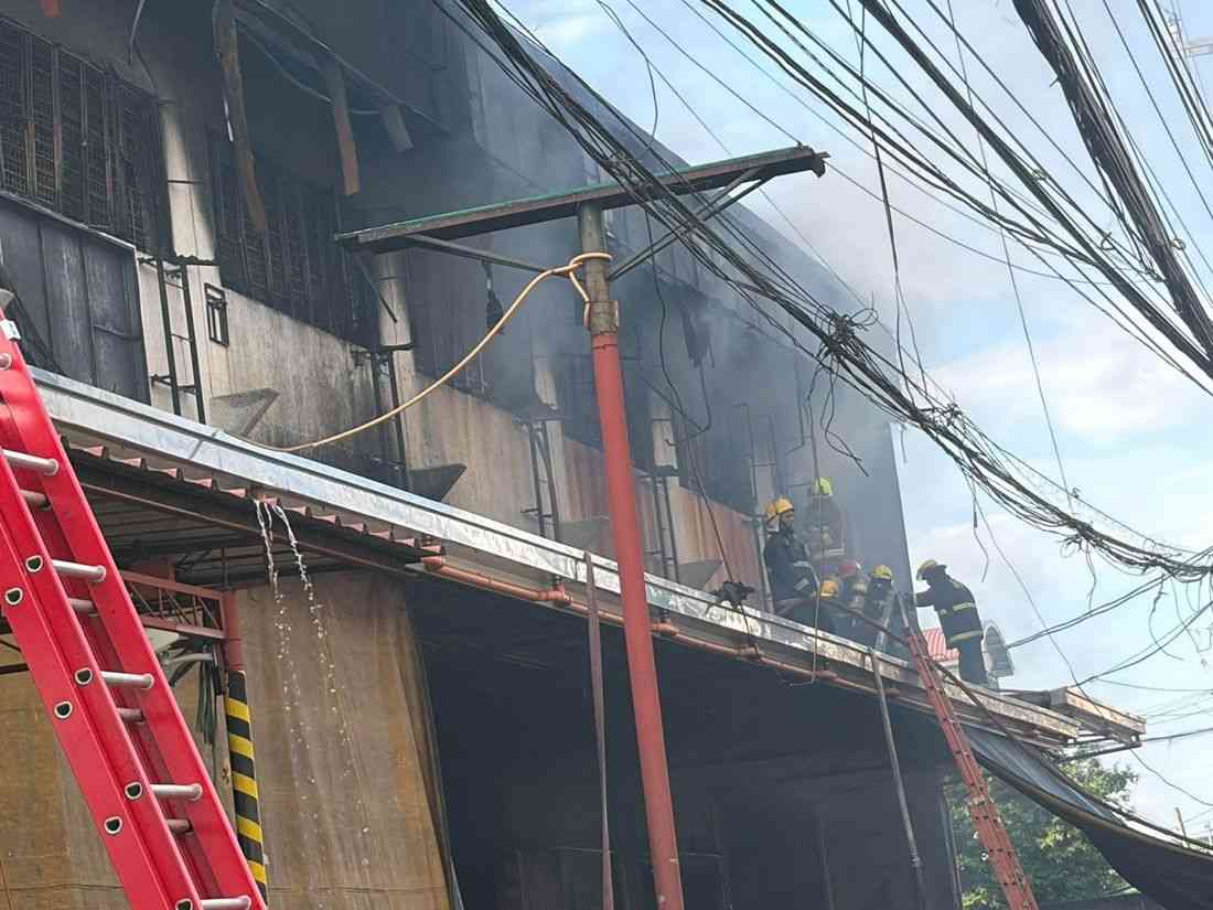 5th alarm fire hits three-story commercial building in Parañaque