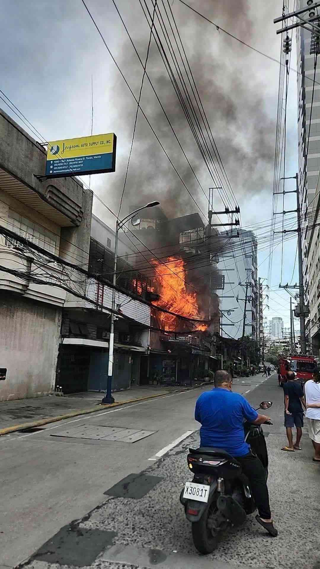 Fire hits residential, commercial building in Tondo, Manila