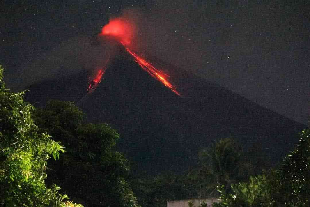 Mayon Volcano logs 304 quakes, 137 rockfalls — PHIVOLCS