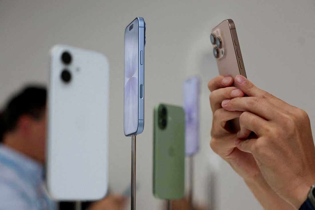 Apple forecasts strong sales growth as iPhone demand in Asia rebounds