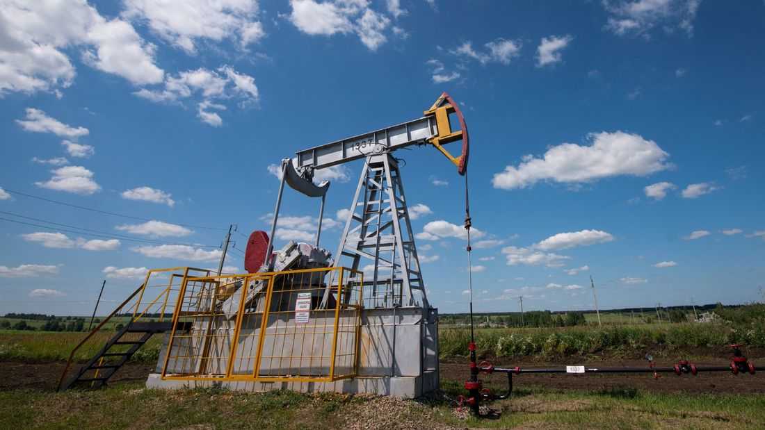Oil buoyed by weaker dollar while investors eye Greenland developments
