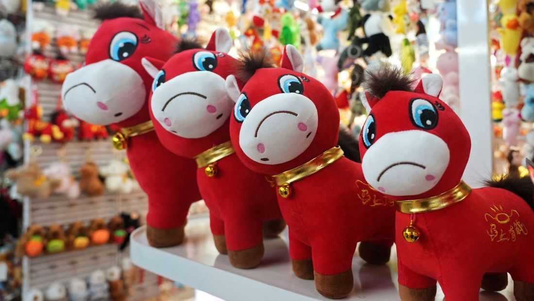 Accidental 'crying horse' toy wins hearts in China