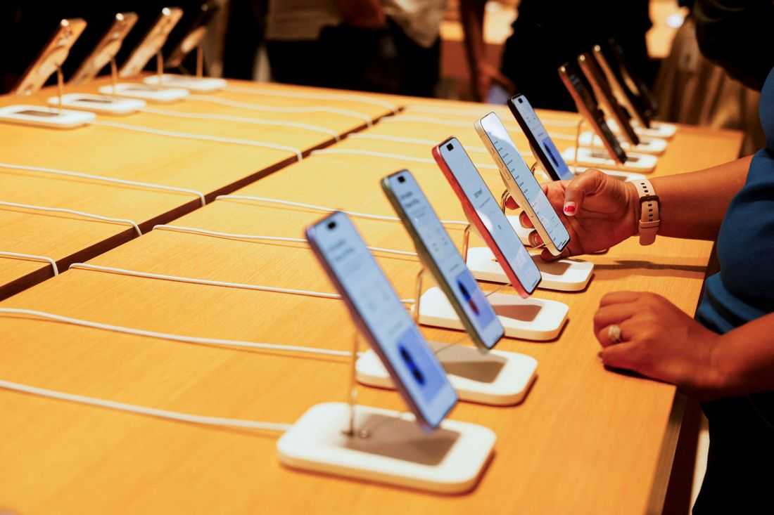 Factbox-India's proposed phone security rules that are worrying tech firms