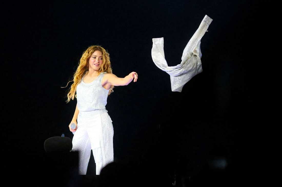 Shakira brings free concert to Mexico City in March