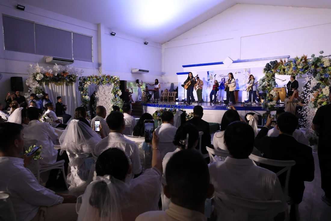 Ben&Ben serenades couples at Kasalang Bayan in Pasig on Valentine’s Day