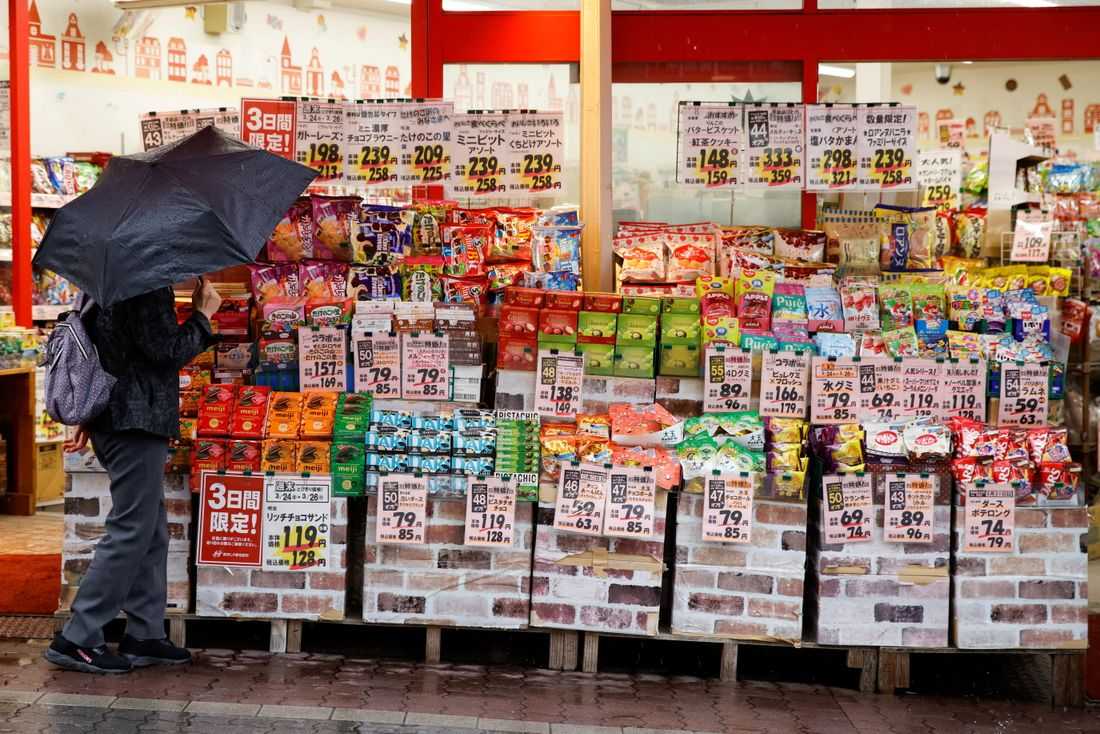 Japan's core inflation slows to 2-year low, complicates BOJ rate-hike timing