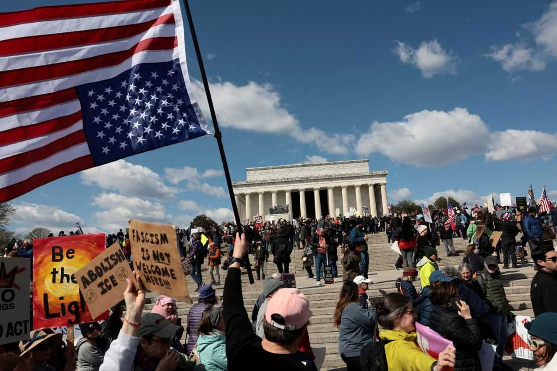Anti-Trump 'No Kings' rallies pop up in thousands of US cities