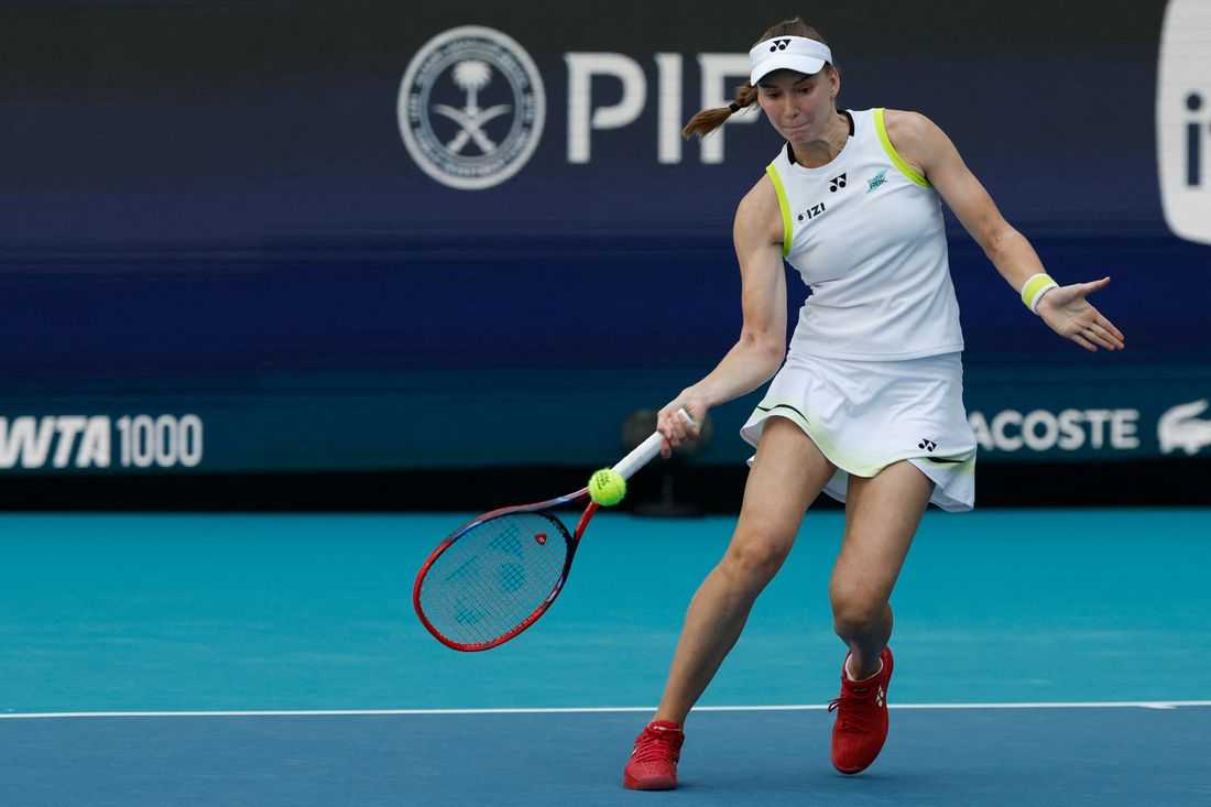 Tennis-Rybakina rallies past Pegula to reach Miami semi-finals