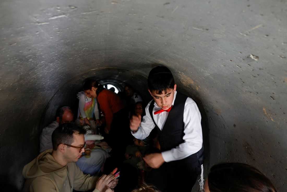 Iran launches wave of missiles at Israel; US Republicans block measure to halt US air campaign