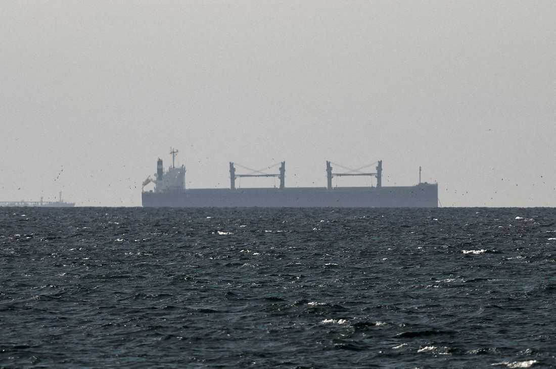 Oil rises in choppy trade; US, Iran rhetoric heats up