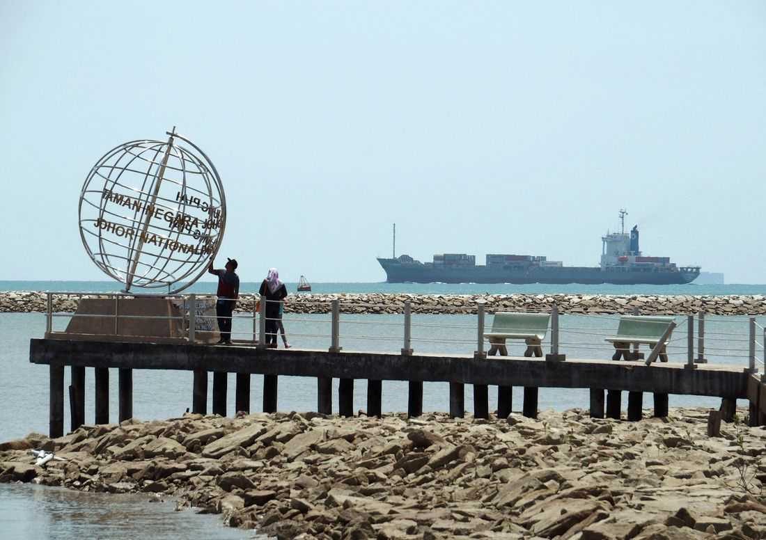Explainer-Hormuz crisis throws spotlight on world's largest 'chokepoint' - the Malacca Strait