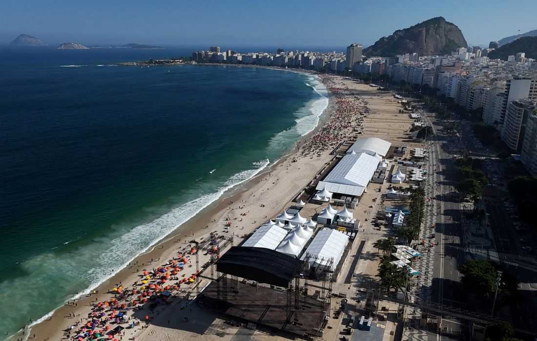Worker dies during stage assembly for Shakira concert in Rio