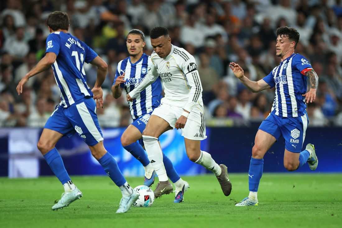 Soccer-Real Madrid edge Alaves 2-1 to end winless run