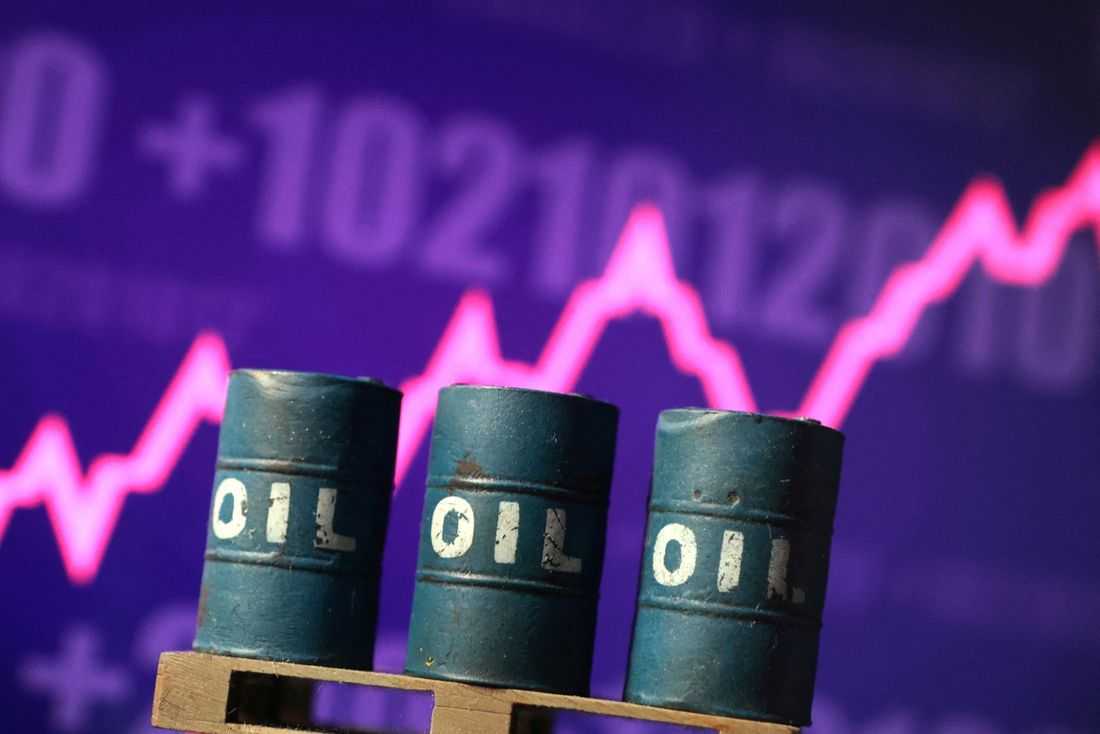 Oil jumps, stock futures slip as US-Iran talks stall