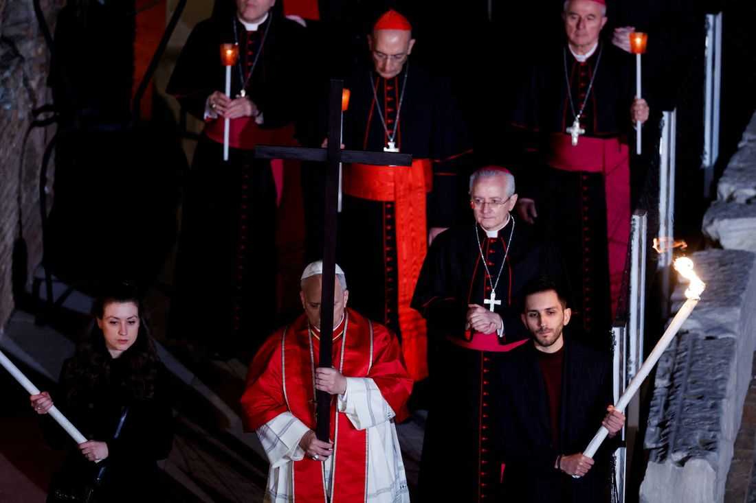 Pope Leo's Good Friday service offers prayer for deported children