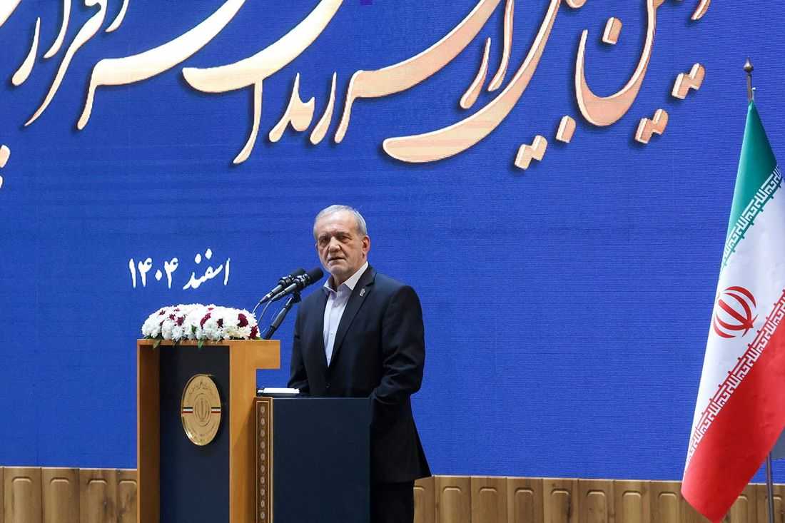 Iranian President insists on country's nuclear rights, ISNA reports