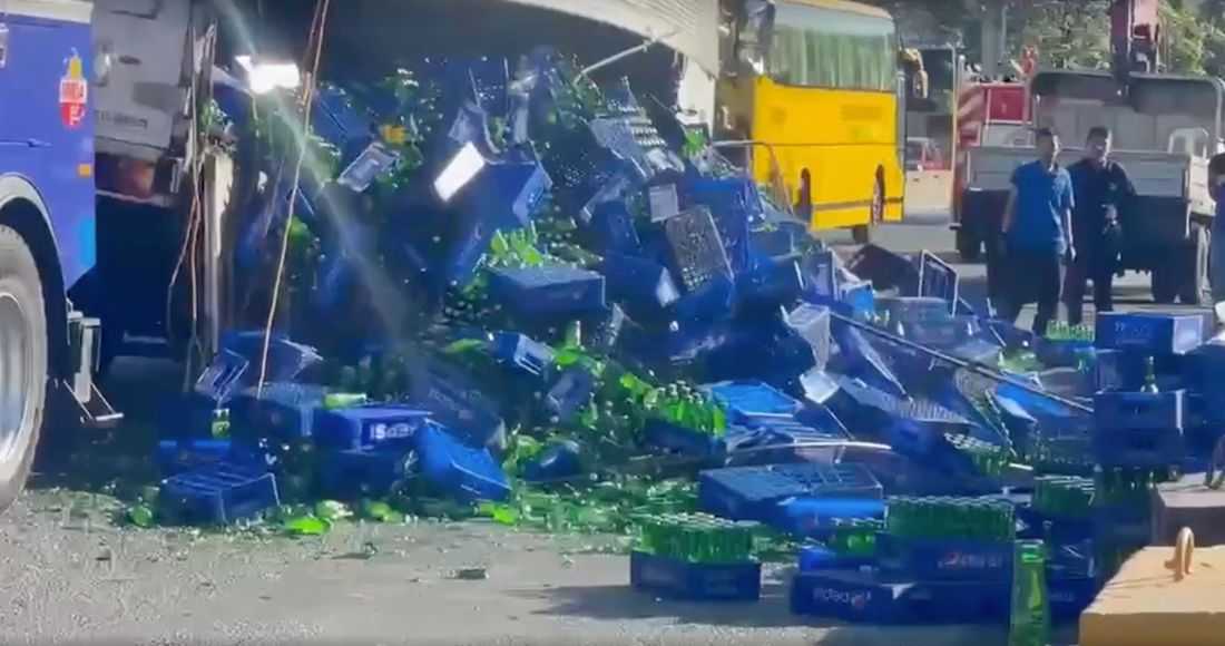 Truck carrying softdrinks topples on C5 in Taguig