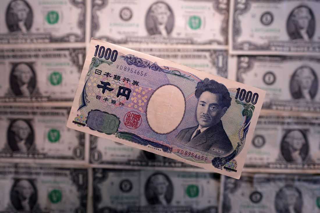 Yen steady, dollar firms on Middle East war fears