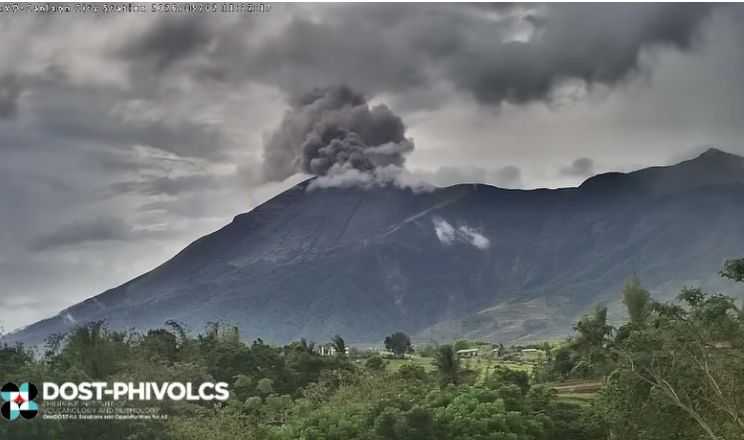 Kanlaon Volcano spews 700-meter ash plumes anew; Alert Level 2 still up — PHIVOLCS