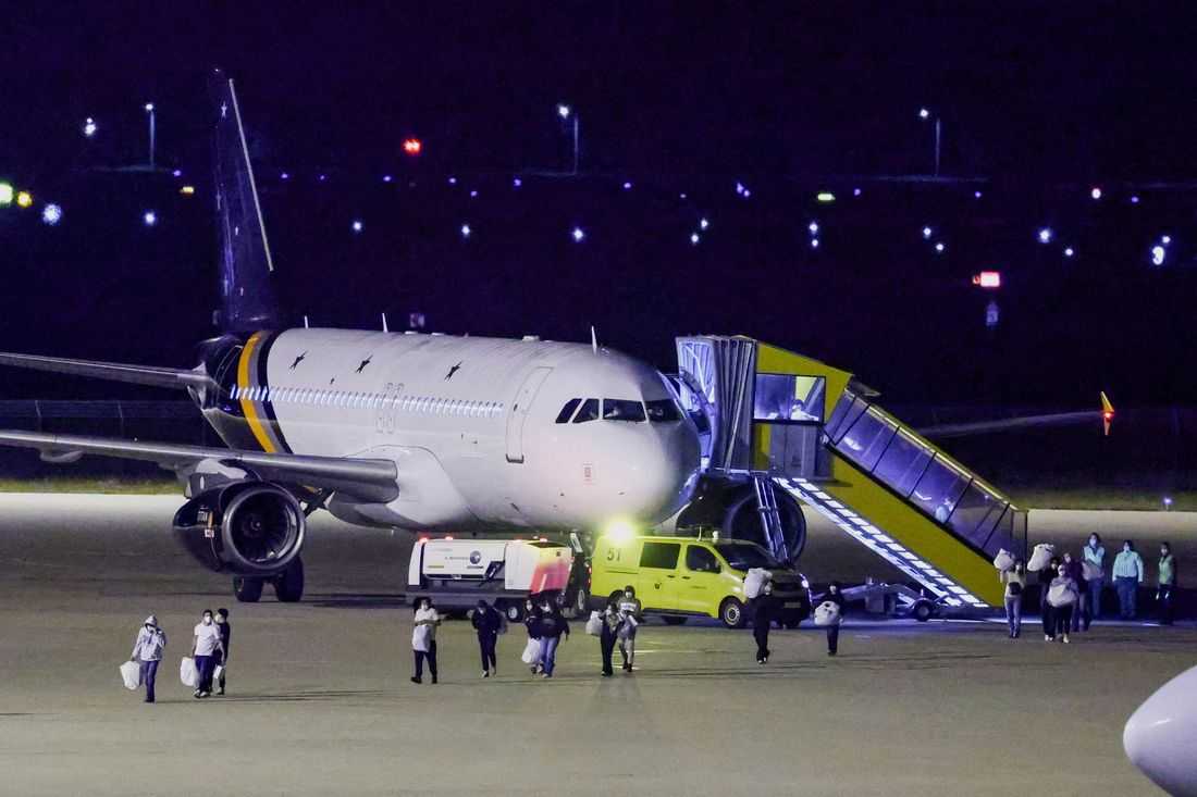 Hantavirus-hit ship sets sail for Netherlands as final passengers evacuated in Tenerife