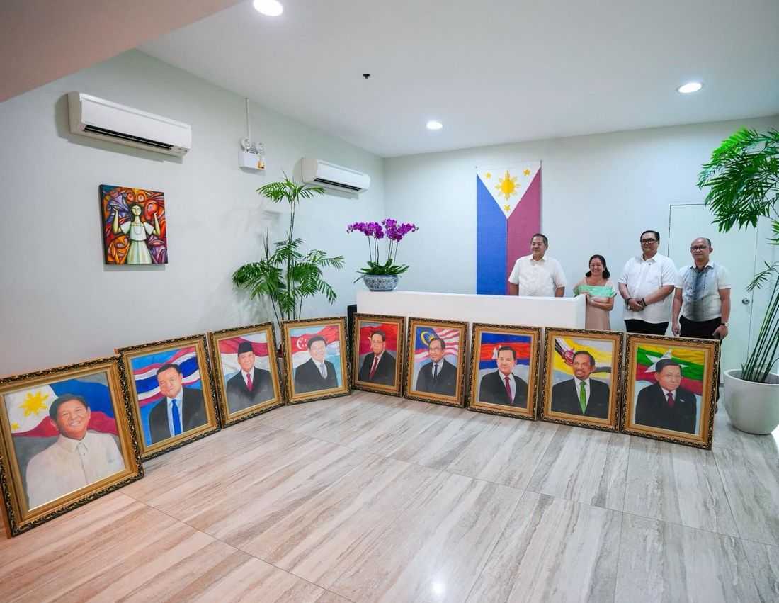 FL Liza Marcos receives ASEAN leaders portrait paintings by Filipino artist Jun Aquino