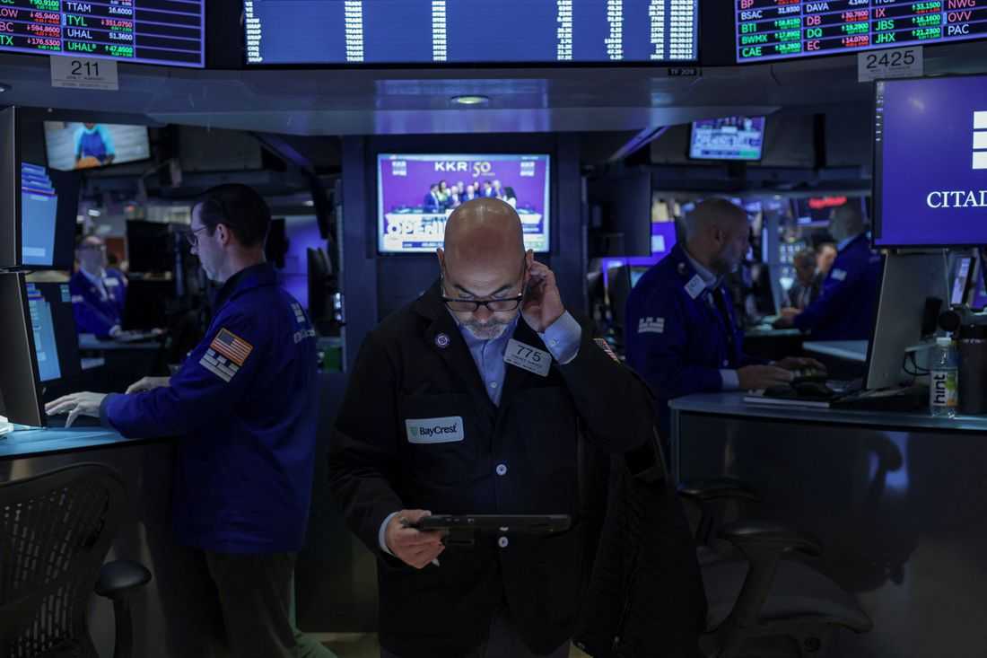 Global markets tread water as yen moves dominate currency trading