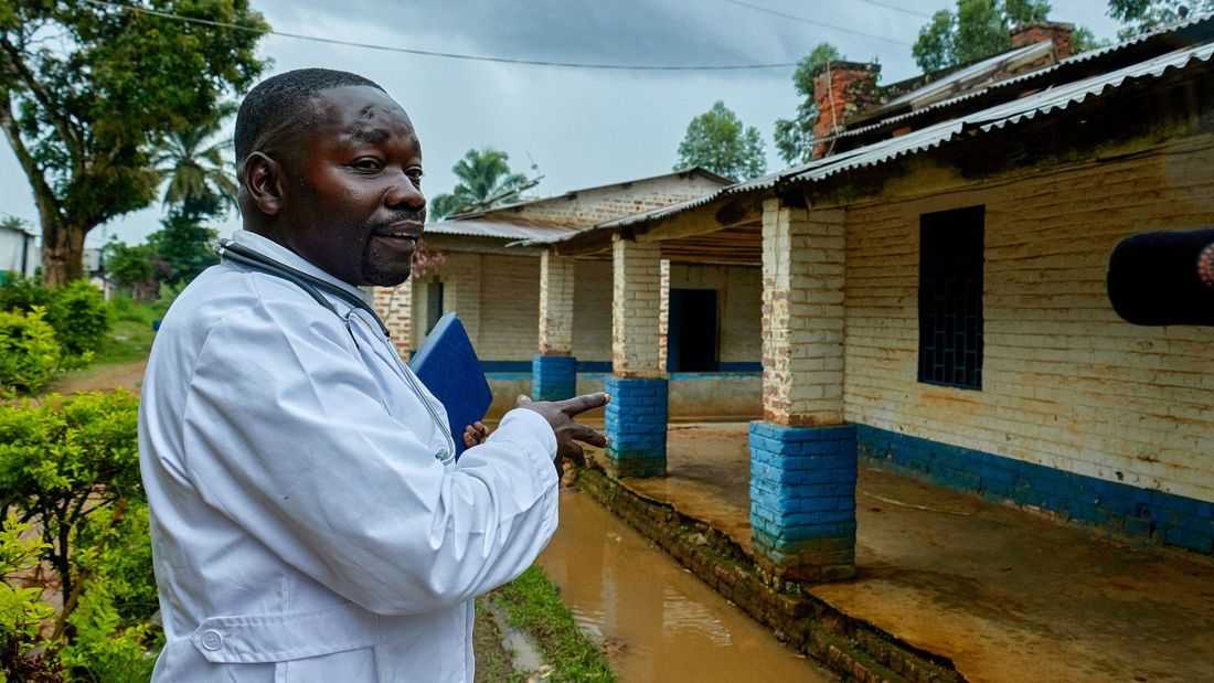 Ebola patients flee in attacks on Congo health facilities, hobbling response