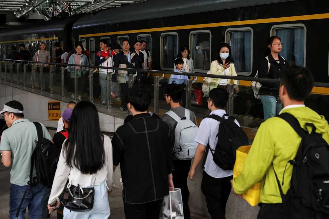 China's railway hit new single-day passenger record on May Day