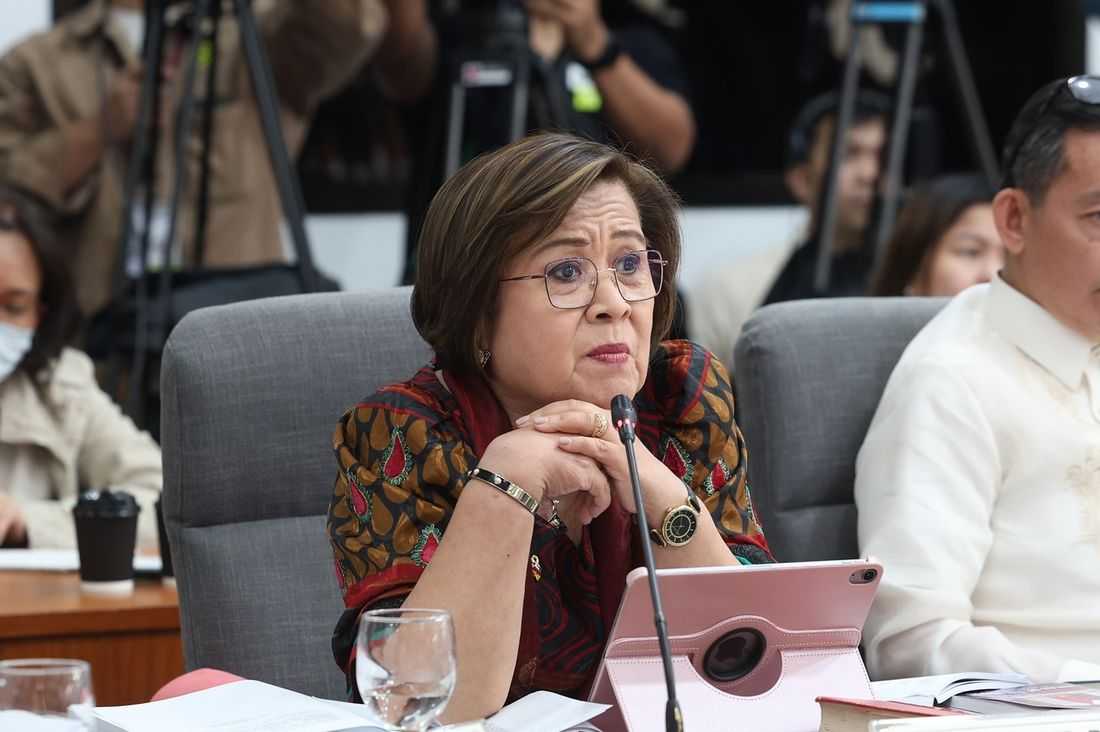 De Lima calls for independent probe into Senate shooting incident