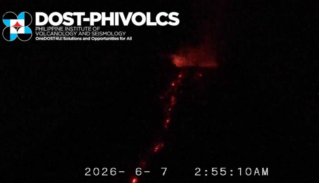 Mayon Volcano lava effusion observed at summit crater