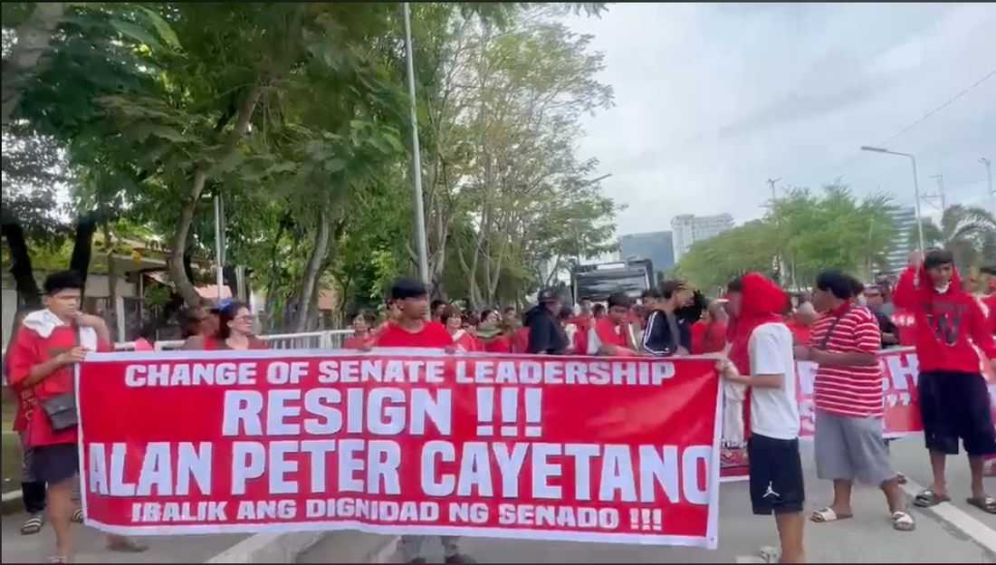 Protesters gather outside Senate, call for Cayetano’s resignation