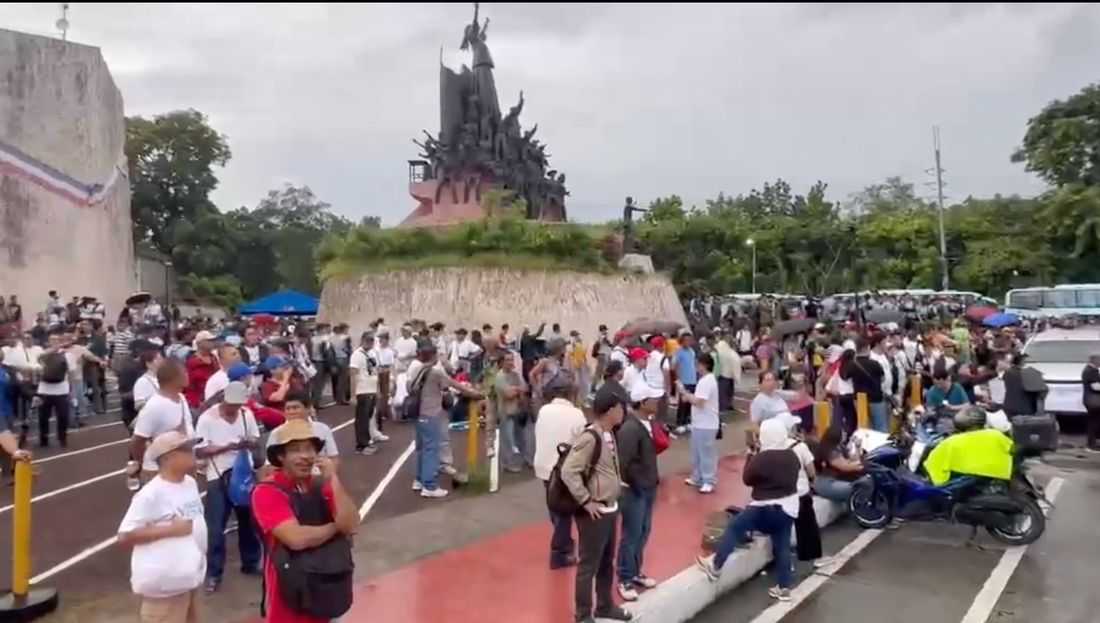 Members of INC stage pre-dawn EDSA gathering, snarl traffic in Metro Manila
