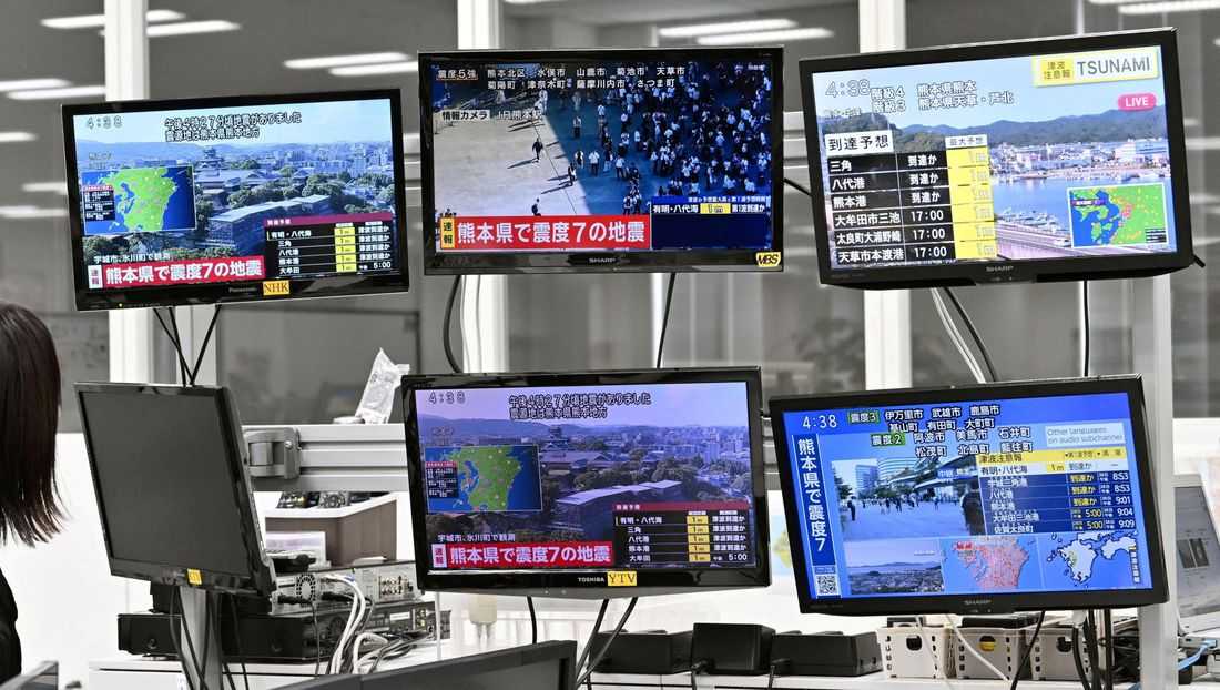 Major quake in southern Japan knocks out power, disrupts transport