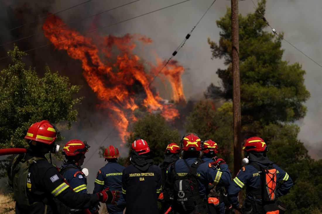 Two die as firefighting helicopters collide in Greece, French blaze changes course