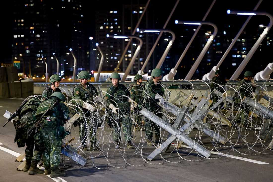 Taiwan troops rehearse sealing off key bridge at strategic chokepoint during war games