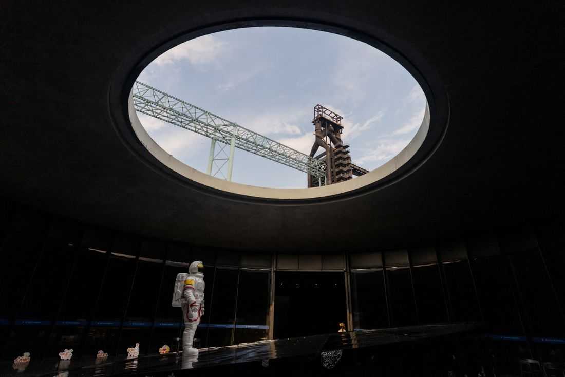 In China, rocket launches fuel tourism and space-age dreams