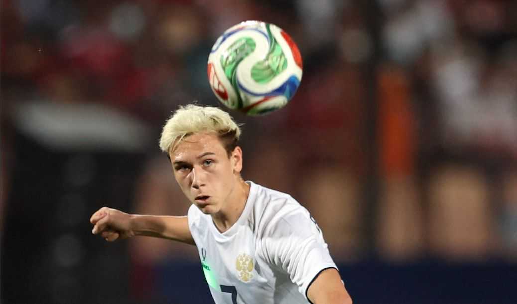 Soccer-Galatasaray sign Russian midfielder Batrakov from Lokomotiv Moscow