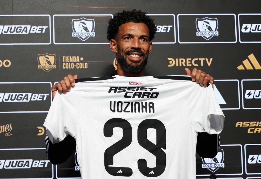 Soccer-Cape Verde keeper Vozinha says he always believed he was a 'big club' player after Colo-Colo move