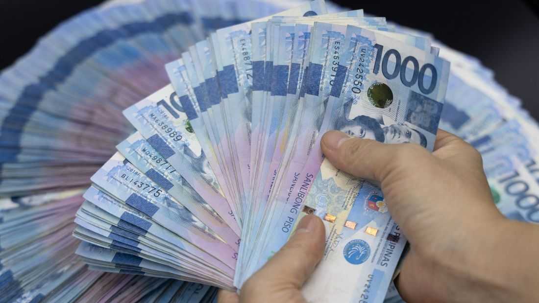 Peso hits record low at ₱62.05 against US dollar