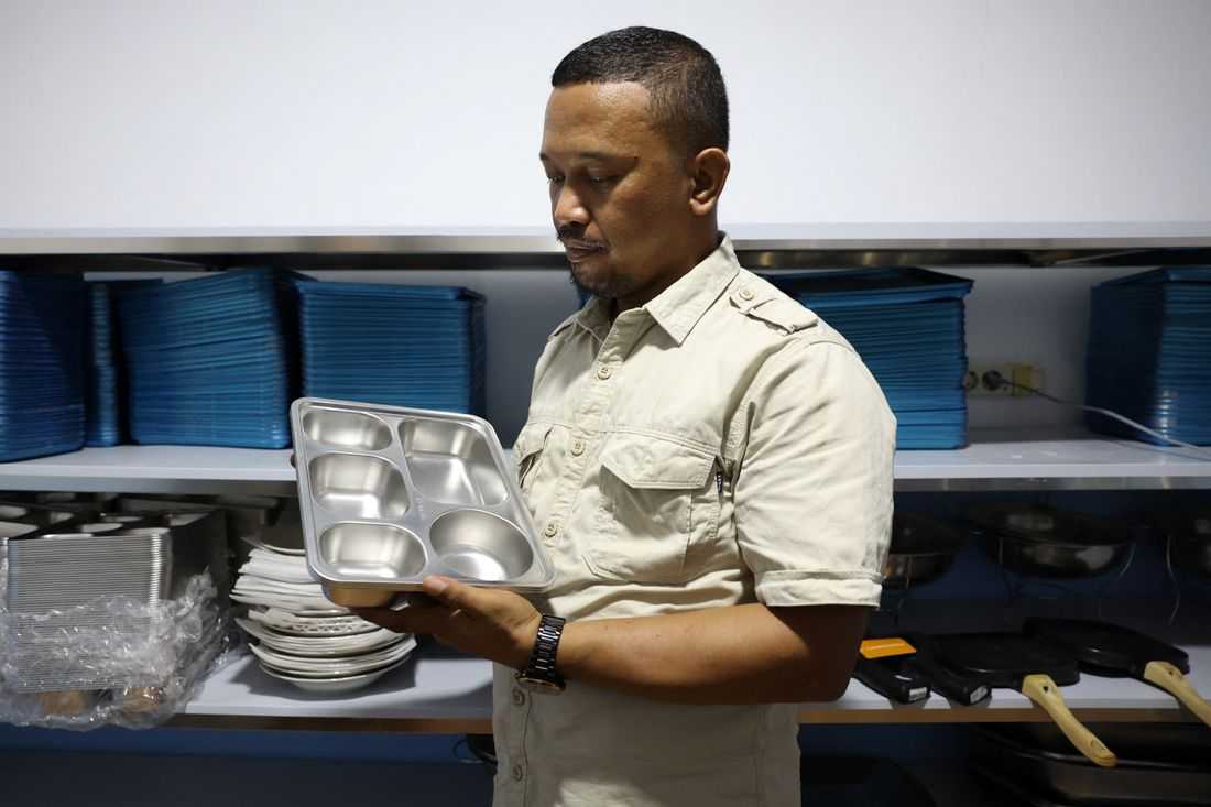 Indonesia's free meals drive leaves remote kitchen investors deep in debt