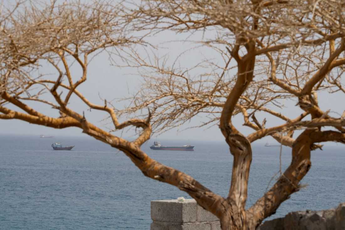 Oil rises as US-Iran peace talks stall, Hormuz shipping slows